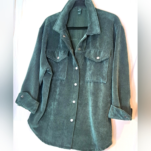 Forest green long sleeved oversized corduroy shirt jacket - Picture 4 of 10